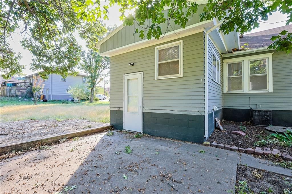 3109 S 40th Terrace — photo 4