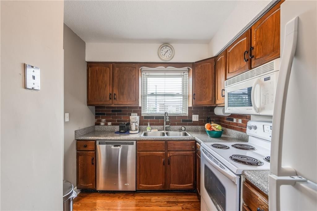 10219 W 96TH Terrace — photo 8