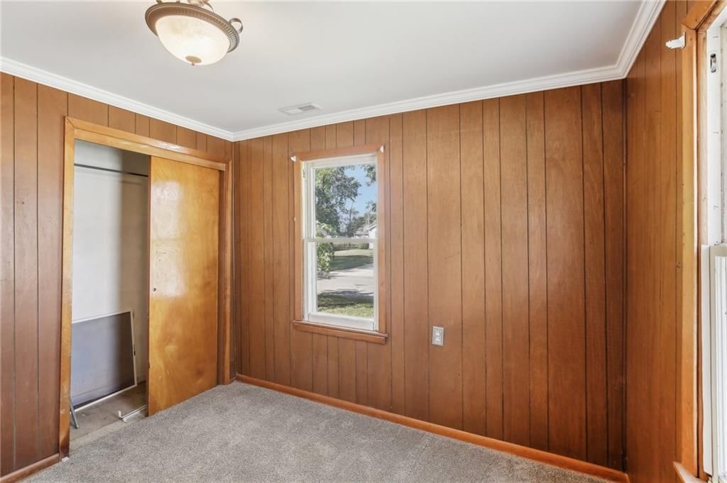 822 W 10th Street — photo 17
