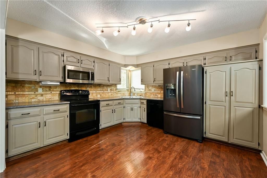 14902 W 84th Street — photo 14