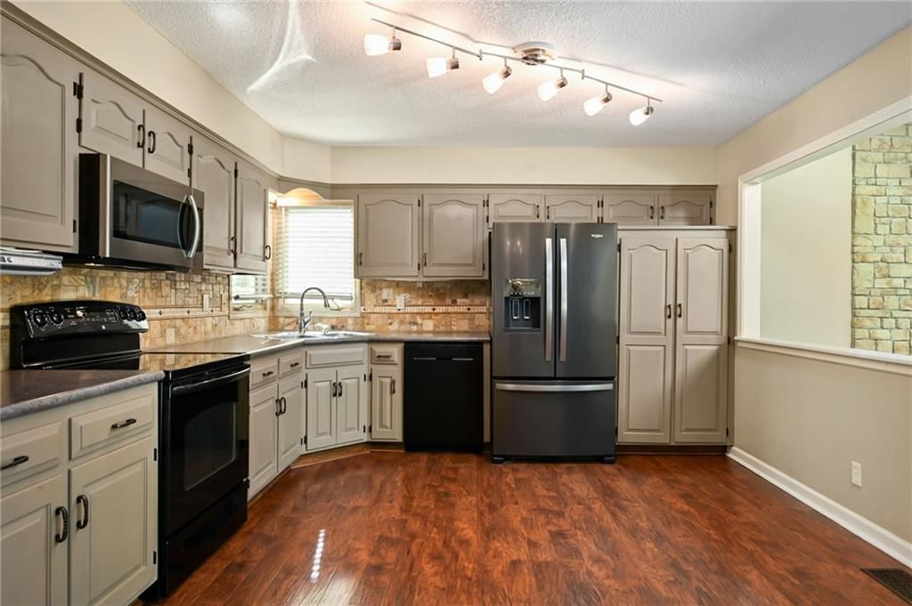 14902 W 84th Street — photo 15