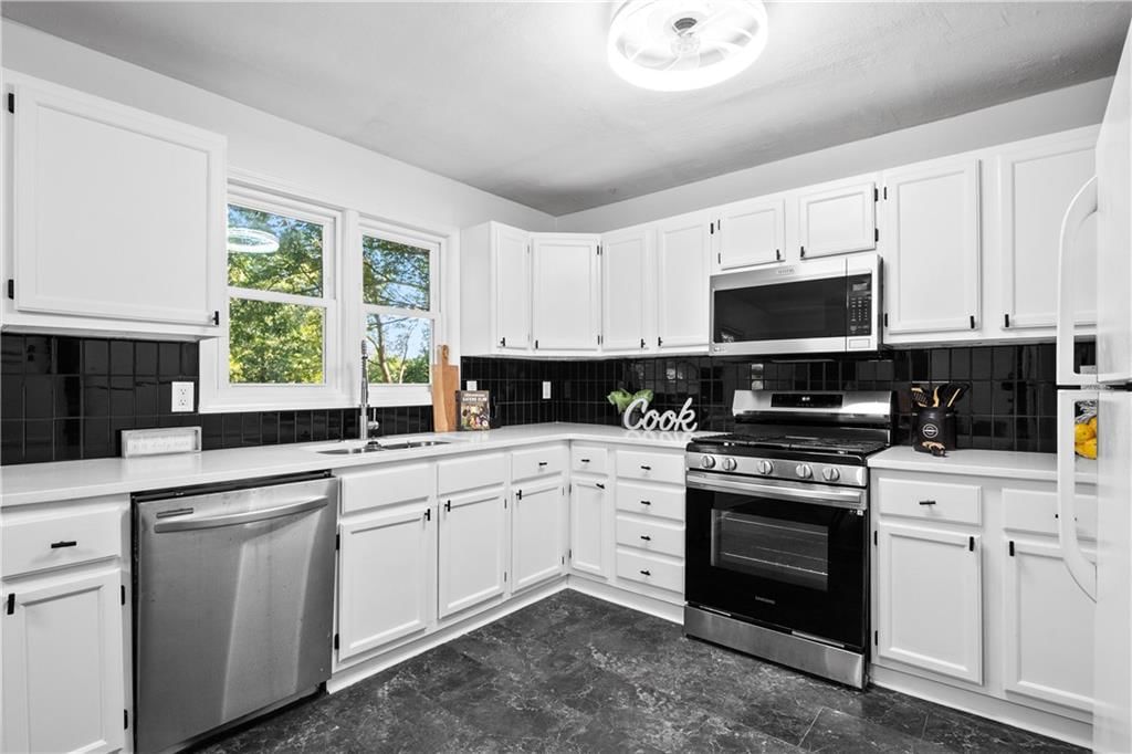 5702 NE 62nd Street — photo 9
