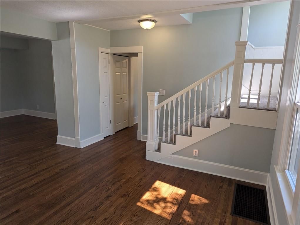 707 Procter Place — photo 8