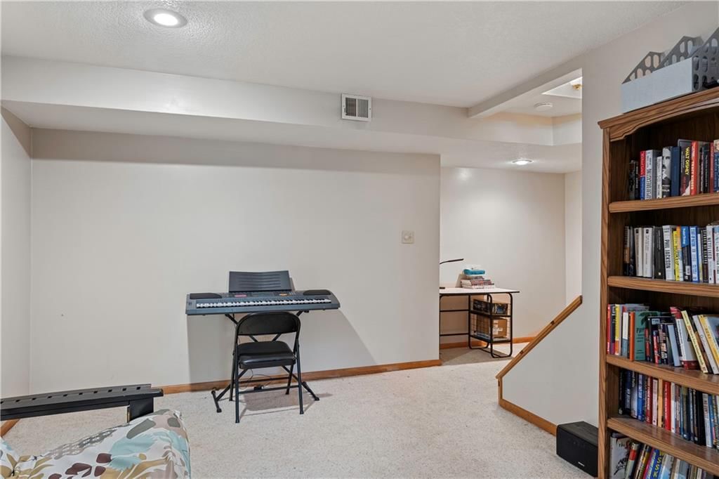 8233 N Flora Avenue — photo 35