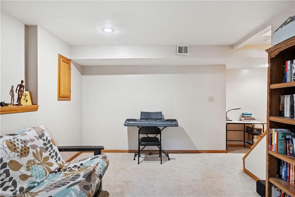 8233 N Flora Avenue — photo 36