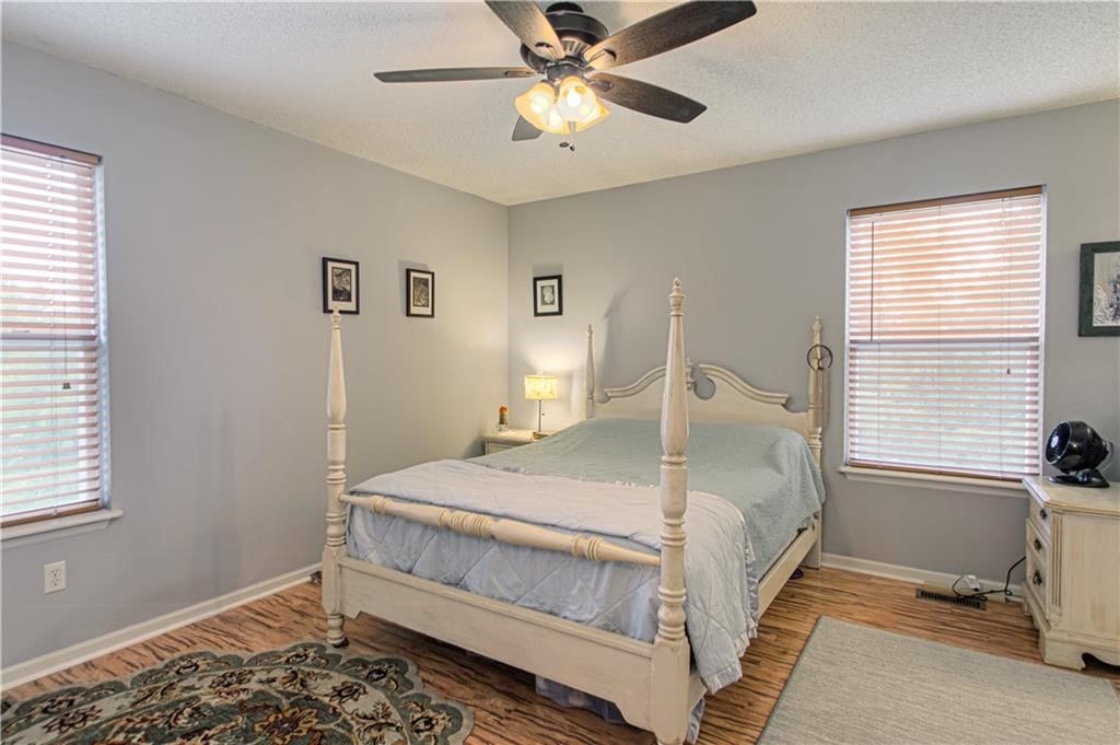 300 N Redbird Street — photo 11