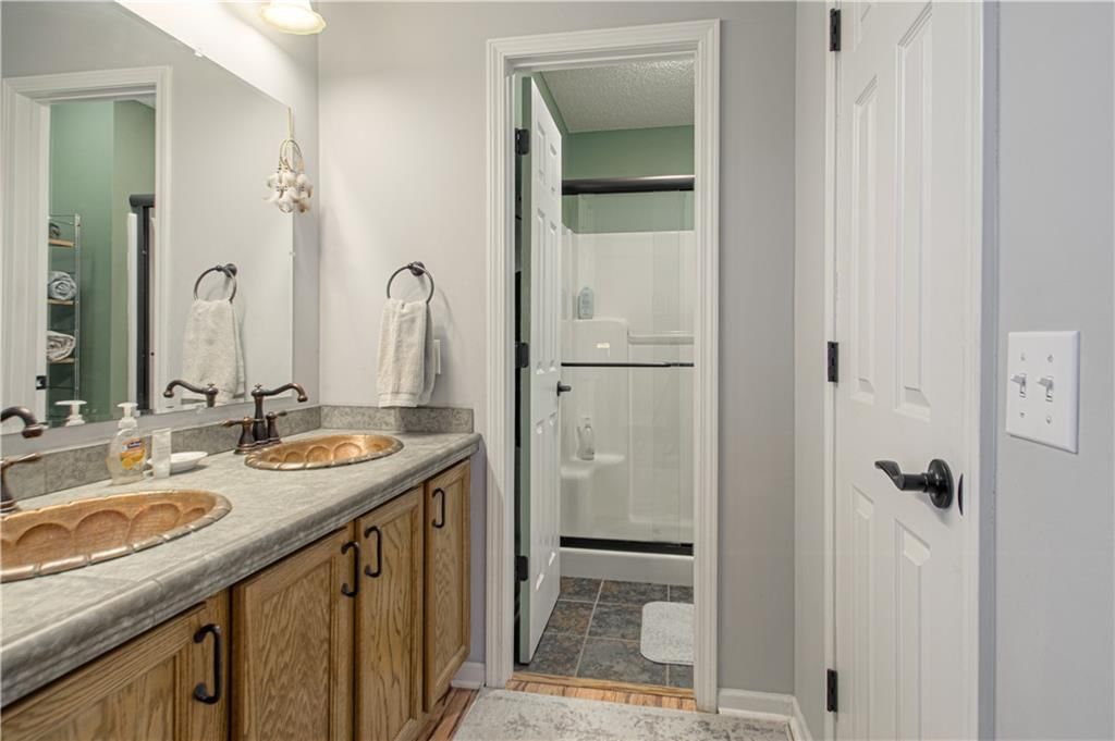 300 N Redbird Street — photo 13