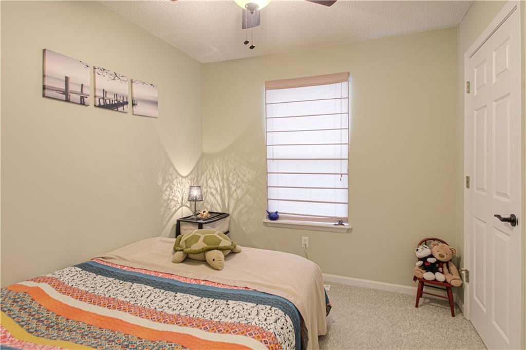 300 N Redbird Street — photo 15