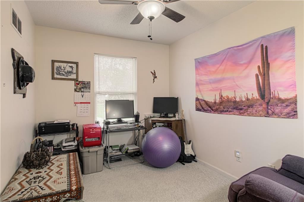 300 N Redbird Street — photo 16