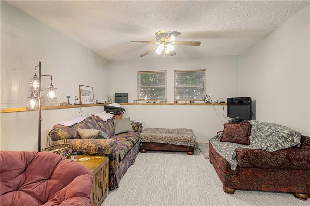300 N Redbird Street — photo 19