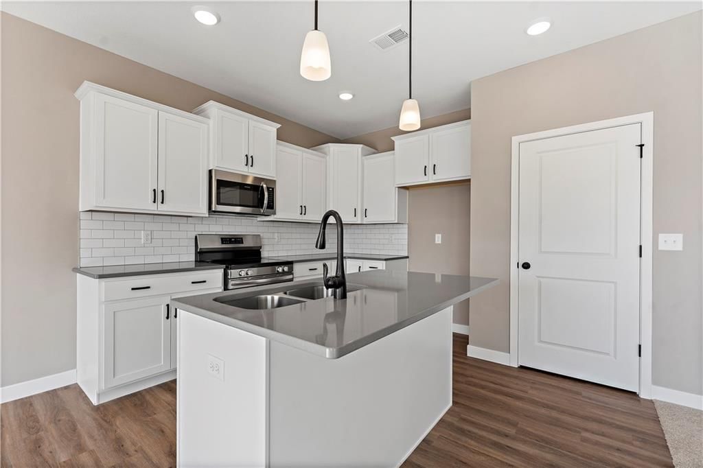 408 SW Hawthorne Lane — photo 11