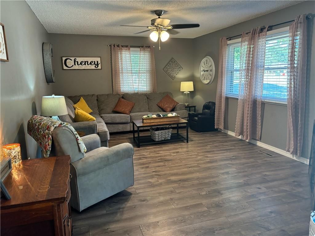 317 Caroline Drive — photo 2