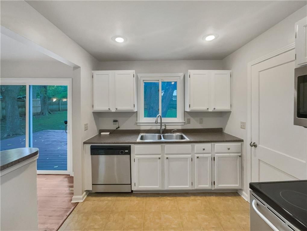 6410 Ballentine Street — photo 16