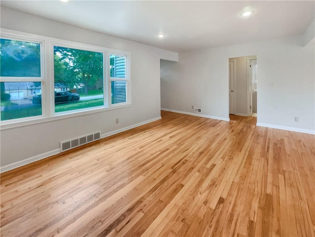 6410 Ballentine Street — photo 10