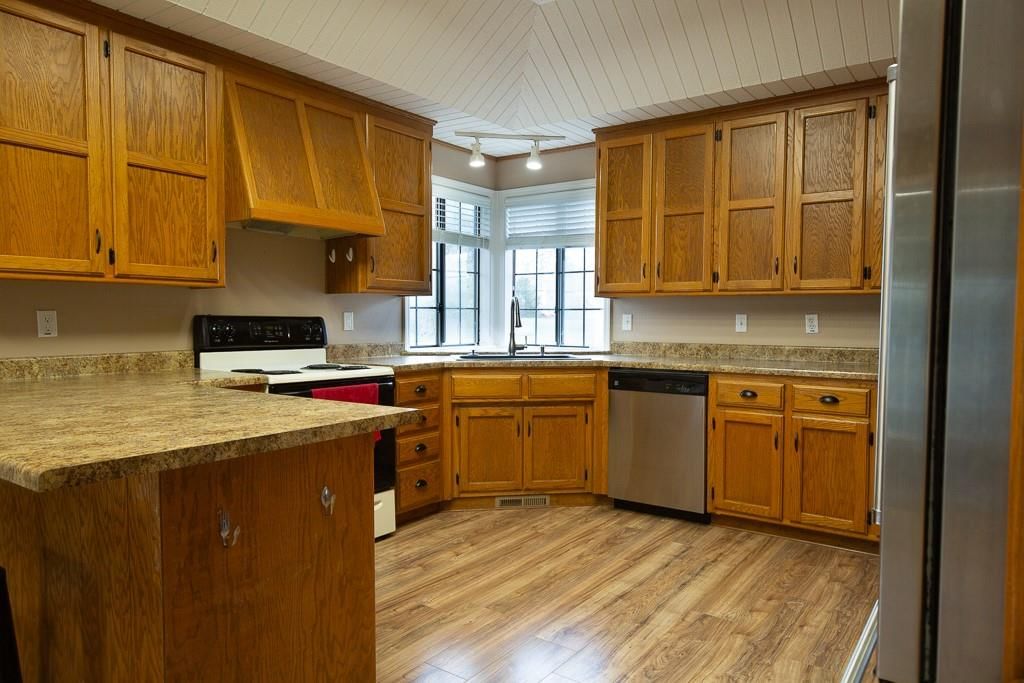 1300 W Wight Street — photo 17