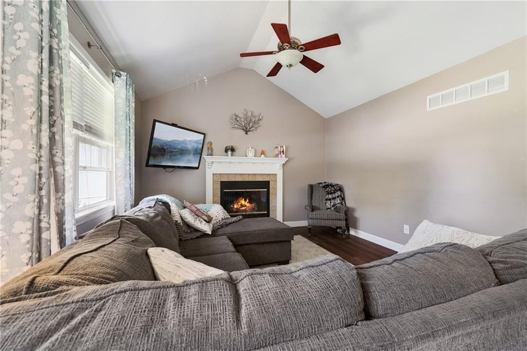 1521 N Manor Circle — photo 2