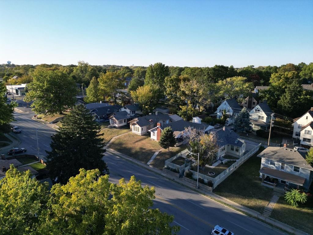 2410 State Avenue — photo 49