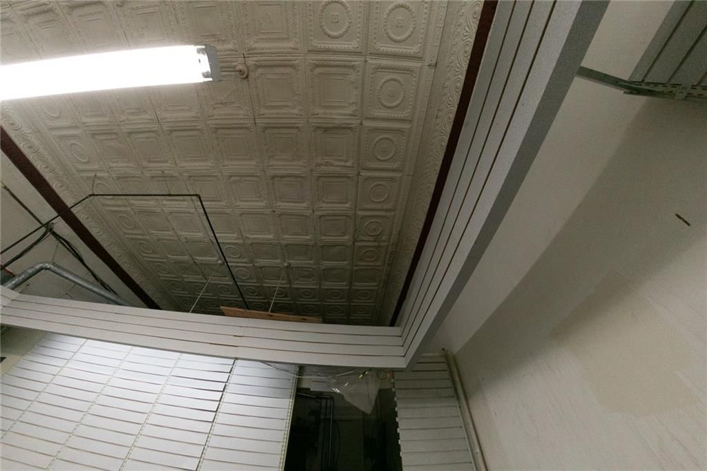 112 W 2nd Street — photo 33