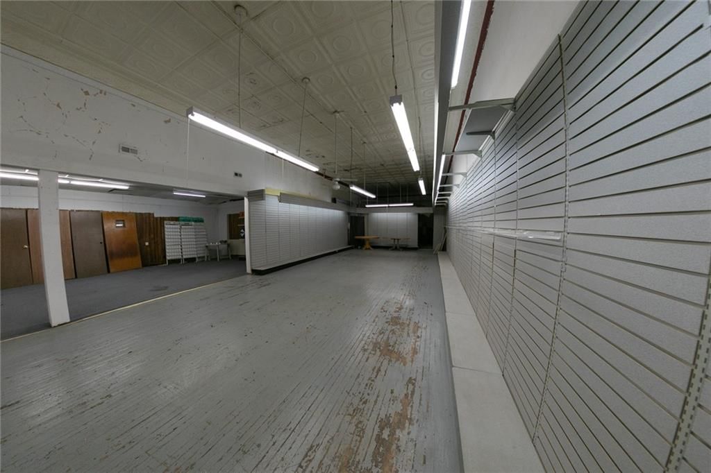 112 W 2nd Street — photo 34