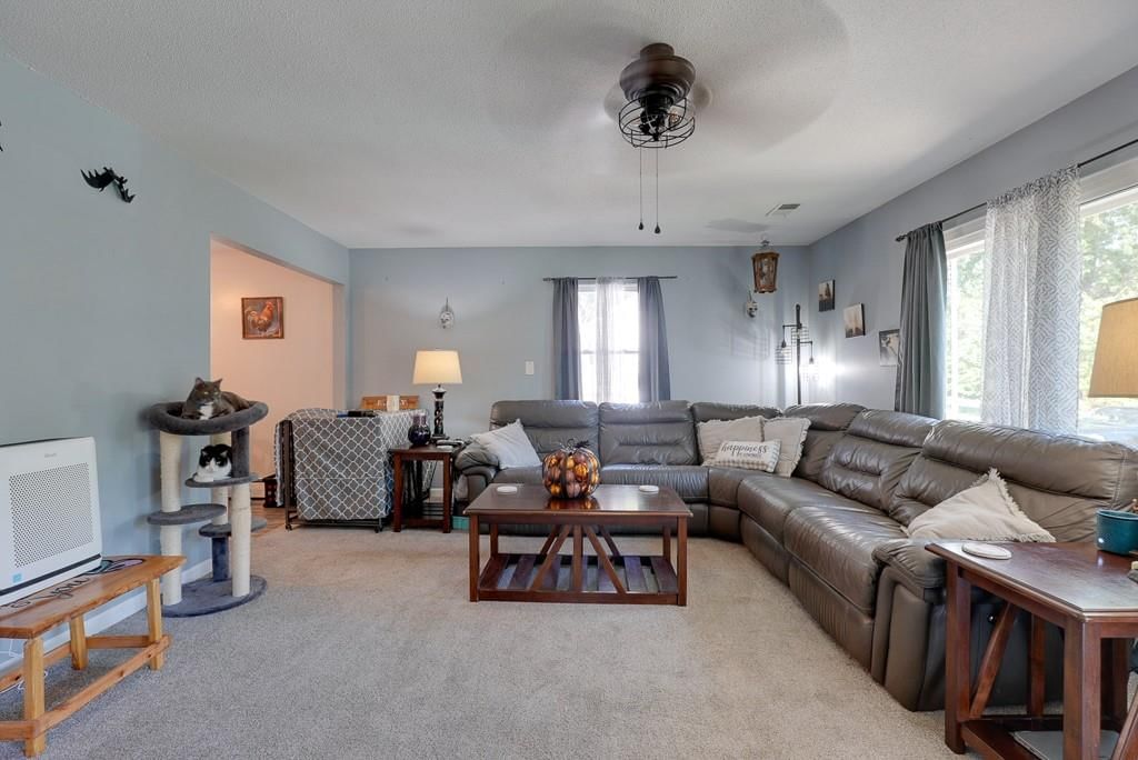 906 S Butler Lane — photo 3
