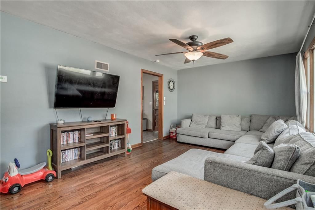 131 E Longfellow Street — photo 6
