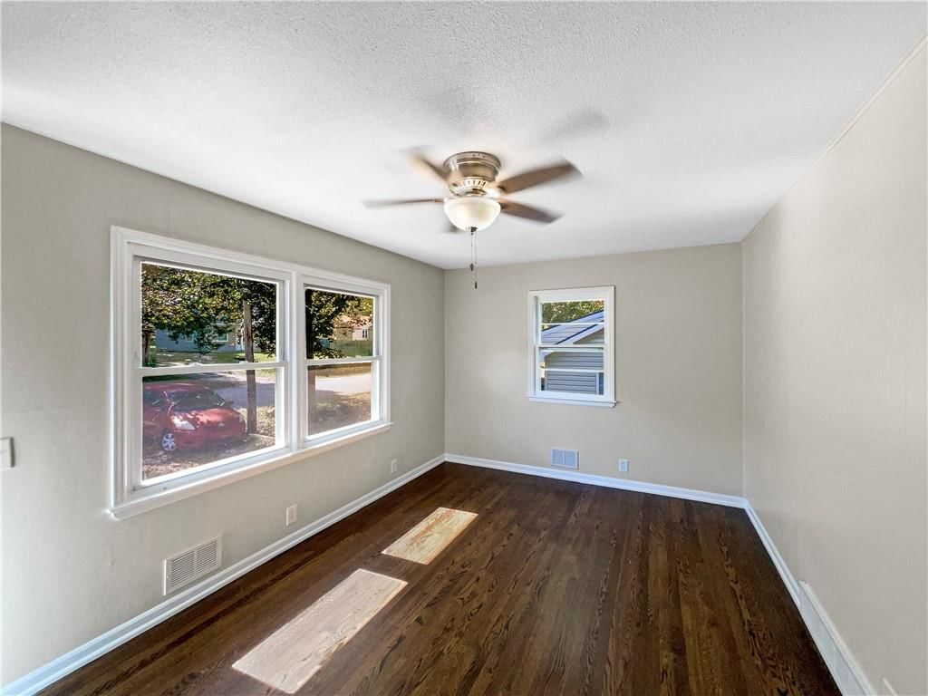 9416 E 67th Terrace — photo 3