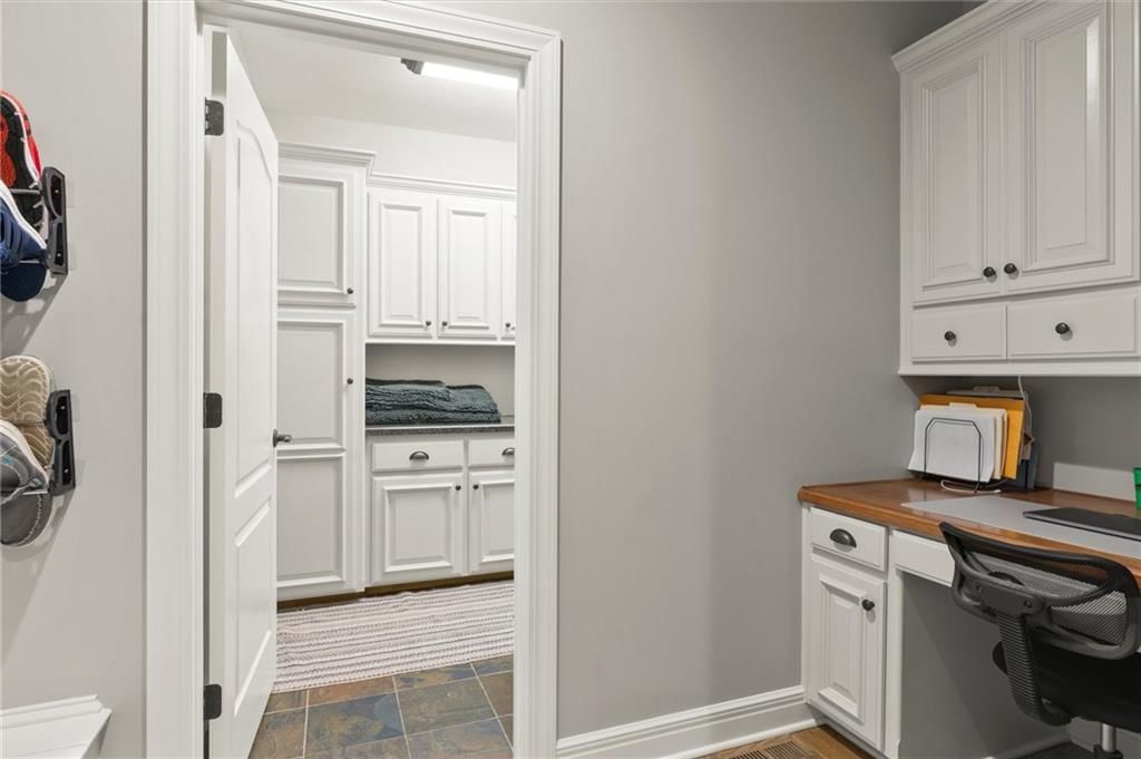 212 SHAWNA Drive — photo 30