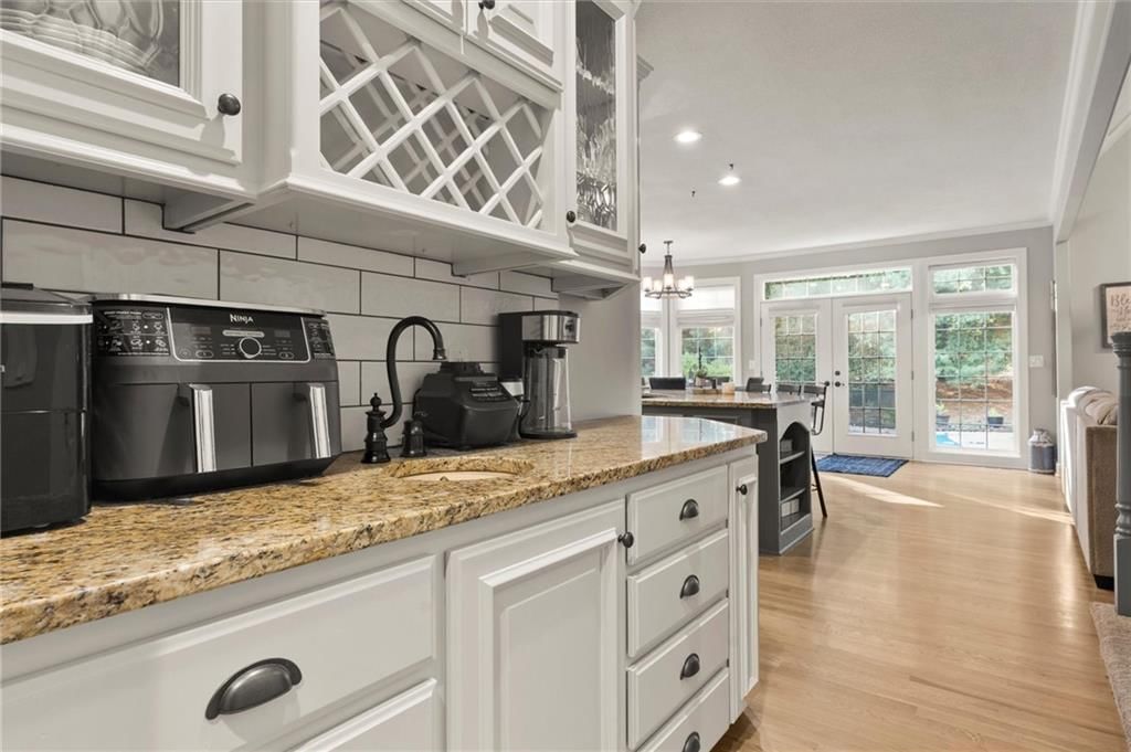212 SHAWNA Drive — photo 8