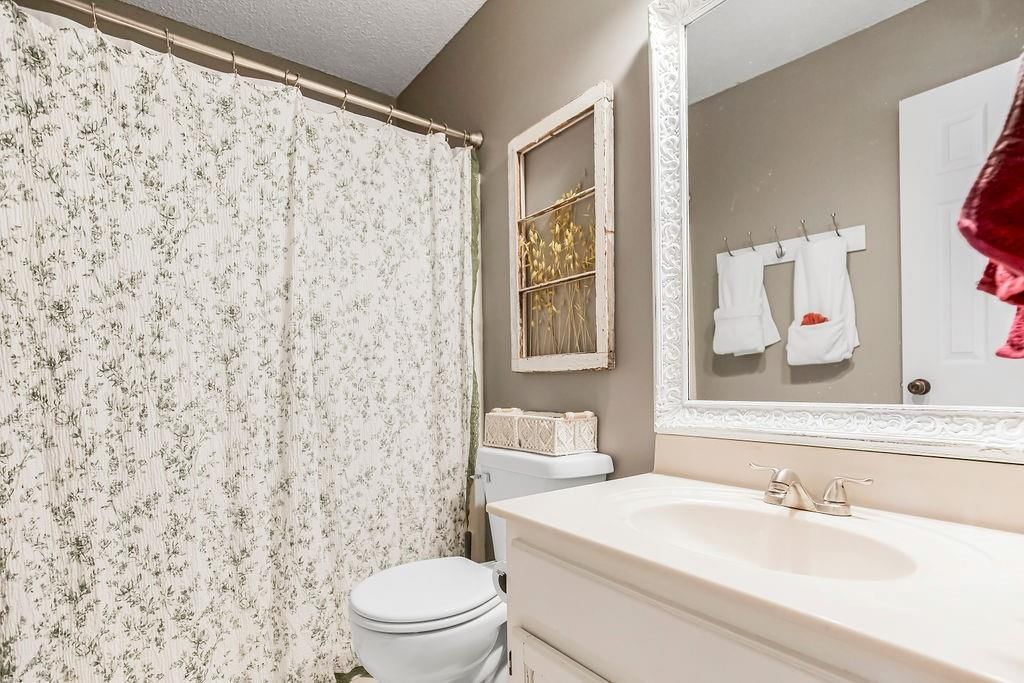 11001 N LEWIS Avenue — photo 16