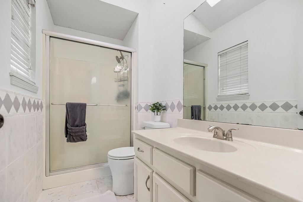 11001 N LEWIS Avenue — photo 21