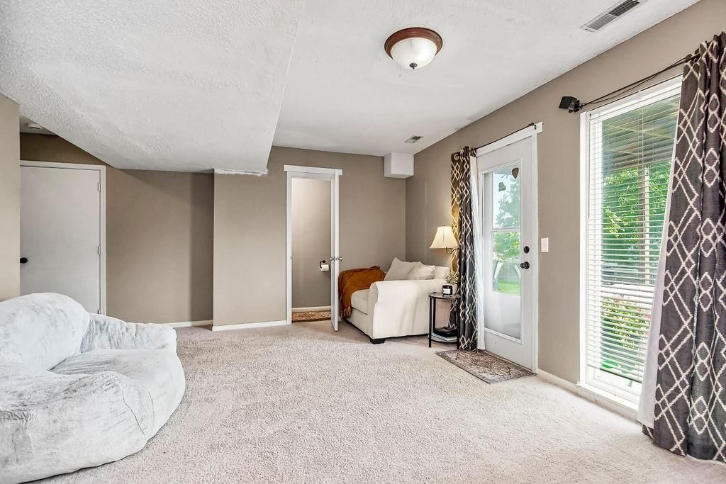 11001 N LEWIS Avenue — photo 23