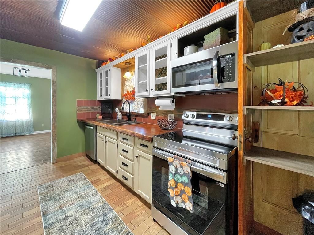 628 W 26th Street — photo 12