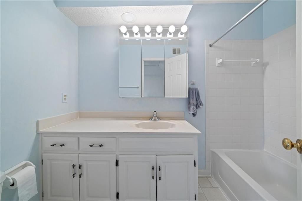 10746 W 116 Terrace — photo 11