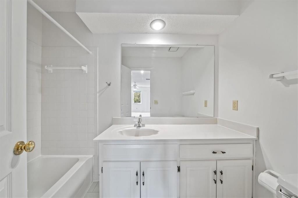 10746 W 116 Terrace — photo 9
