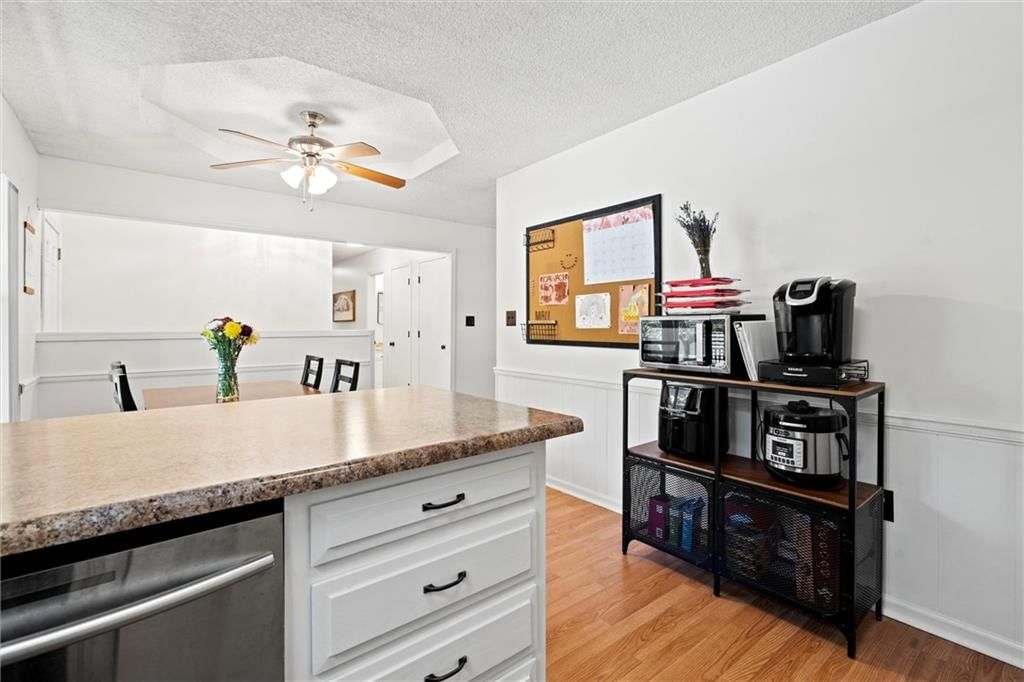 709 NE Thames Drive — photo 11