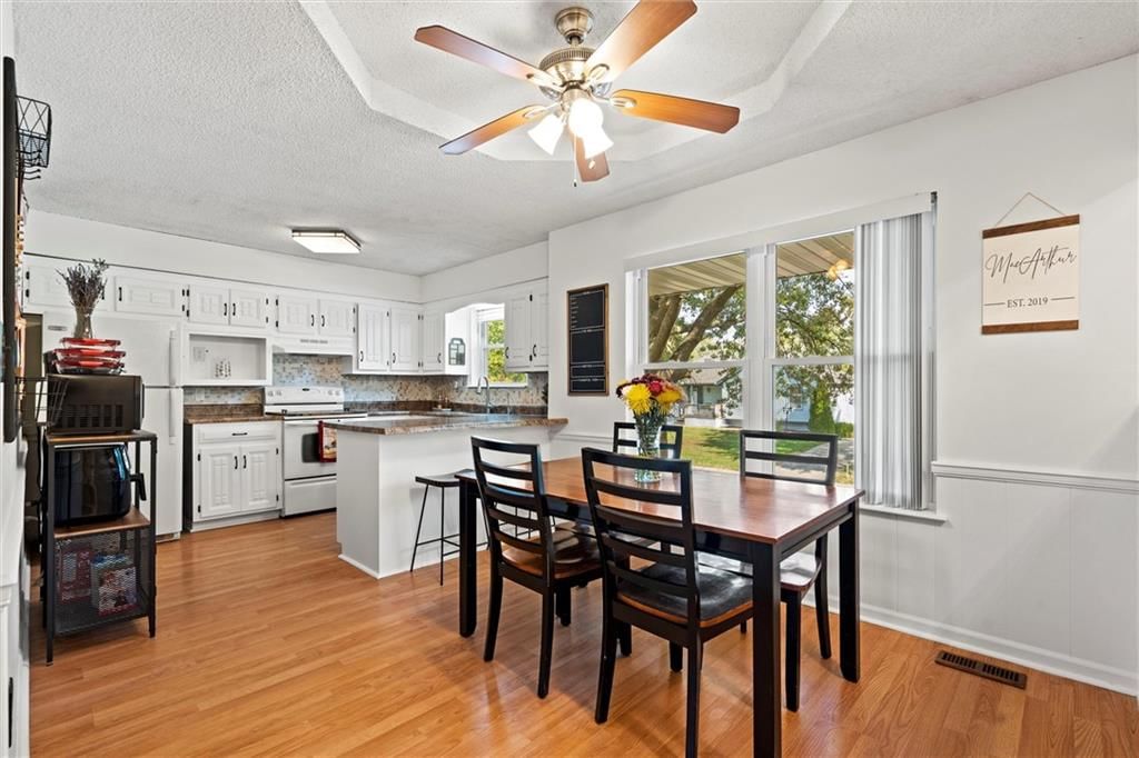 709 NE Thames Drive — photo 12