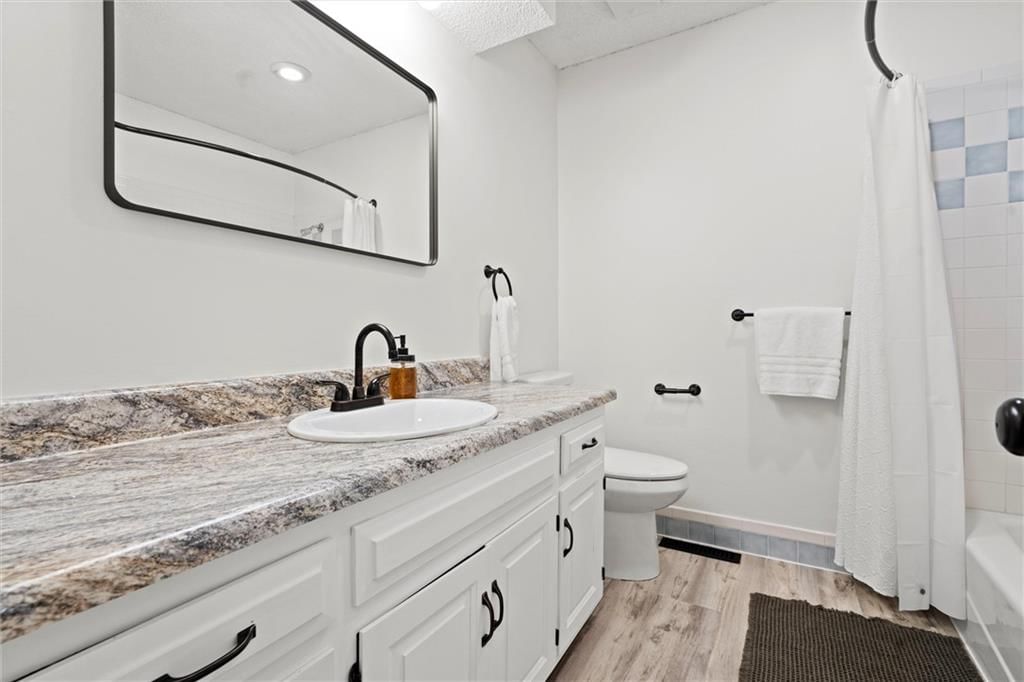 709 NE Thames Drive — photo 15