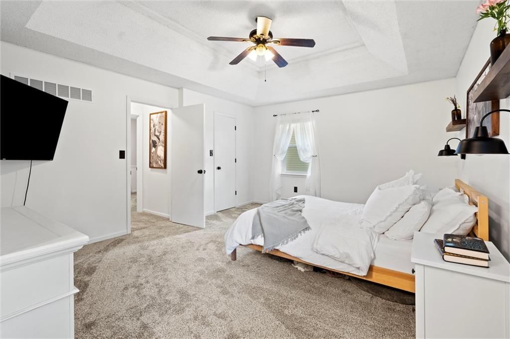 709 NE Thames Drive — photo 18