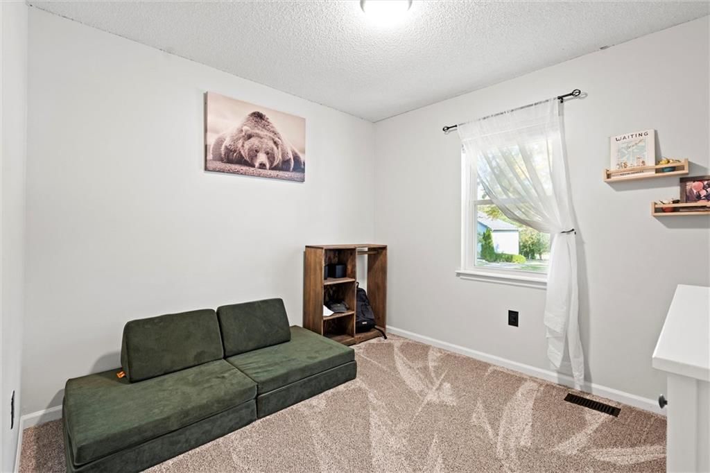 709 NE Thames Drive — photo 21