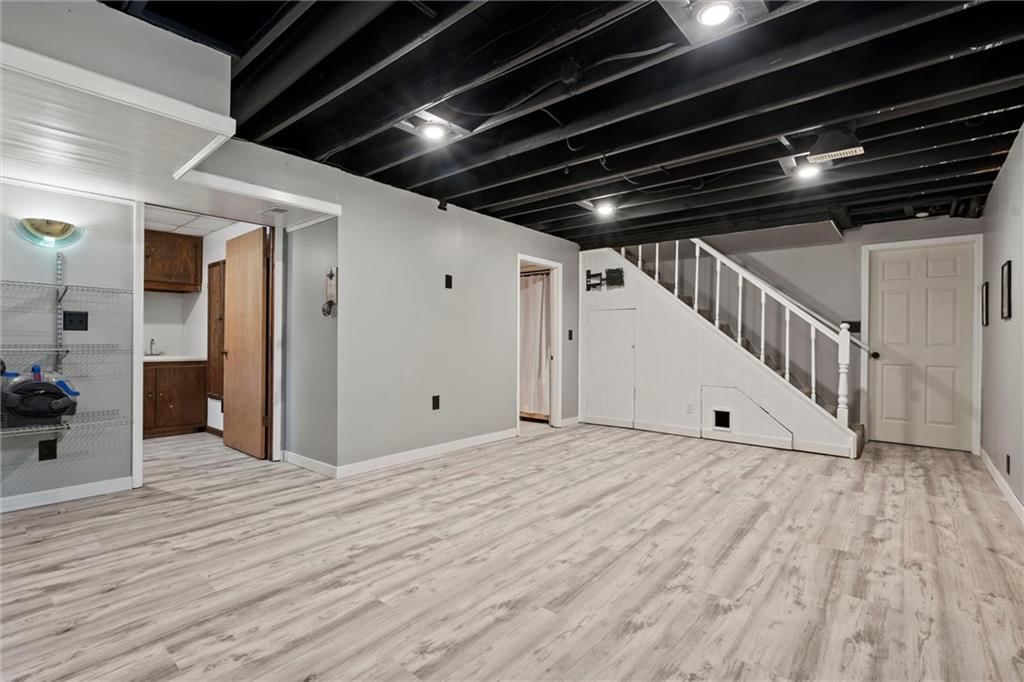 709 NE Thames Drive — photo 27