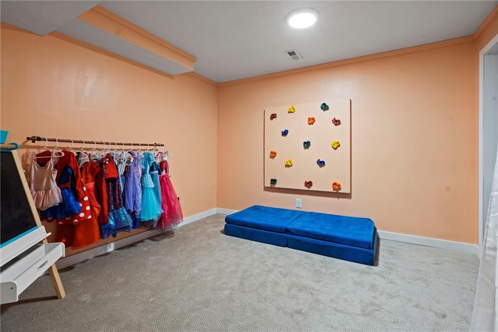 709 NE Thames Drive — photo 28