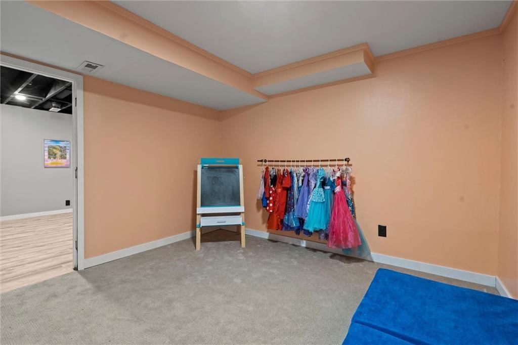 709 NE Thames Drive — photo 29