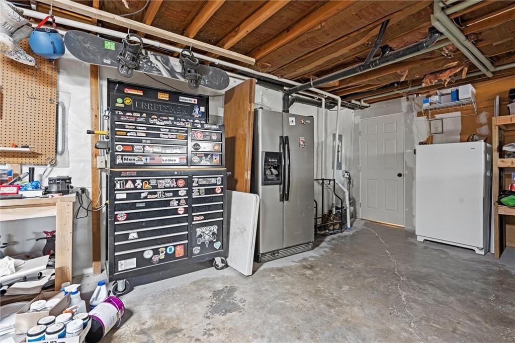 709 NE Thames Drive — photo 31