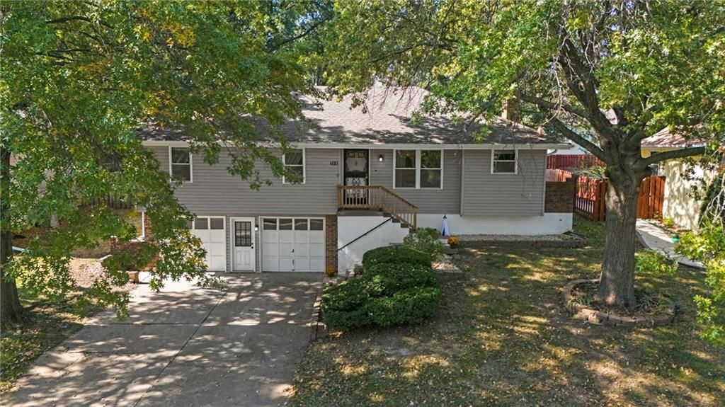 709 NE Thames Drive — photo 38