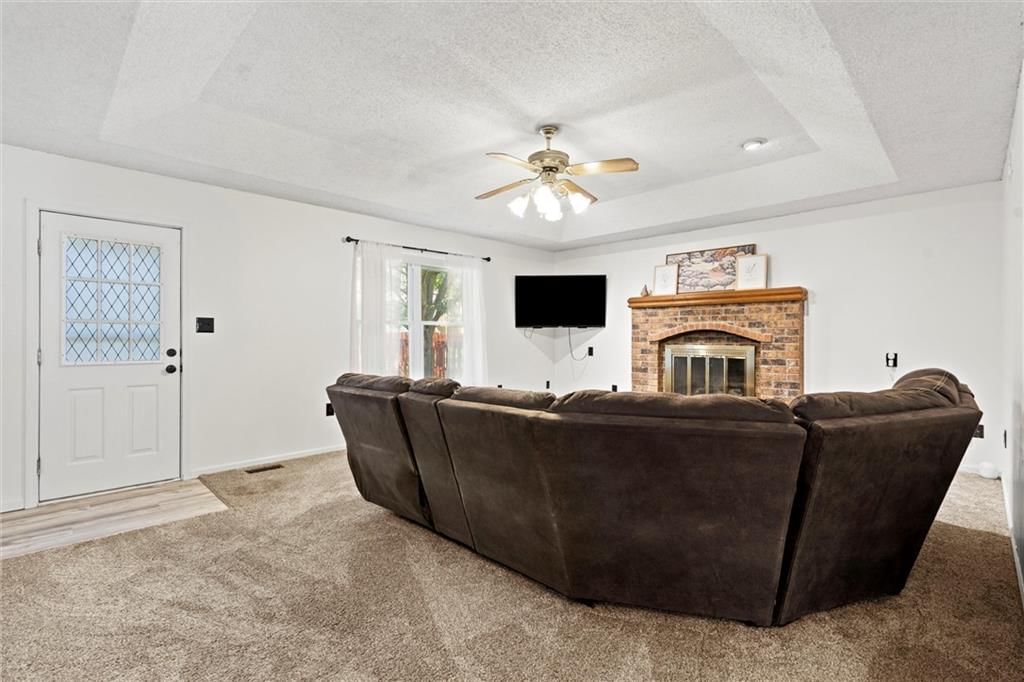 709 NE Thames Drive — photo 6