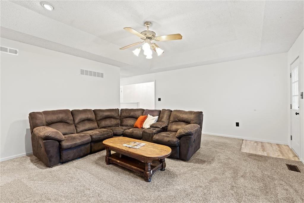 709 NE Thames Drive — photo 7