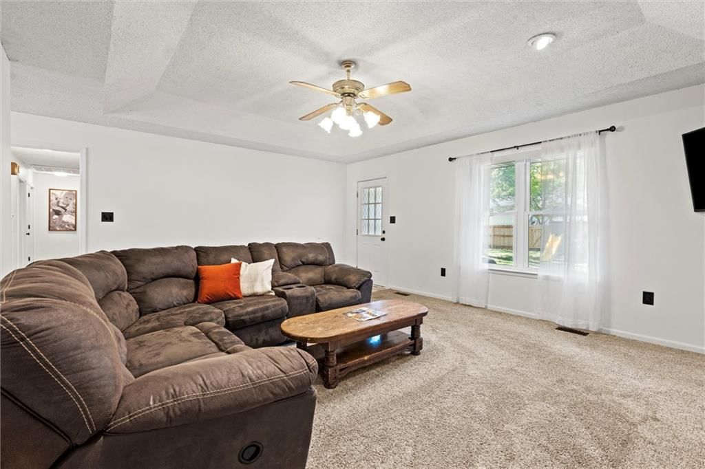 709 NE Thames Drive — photo 8