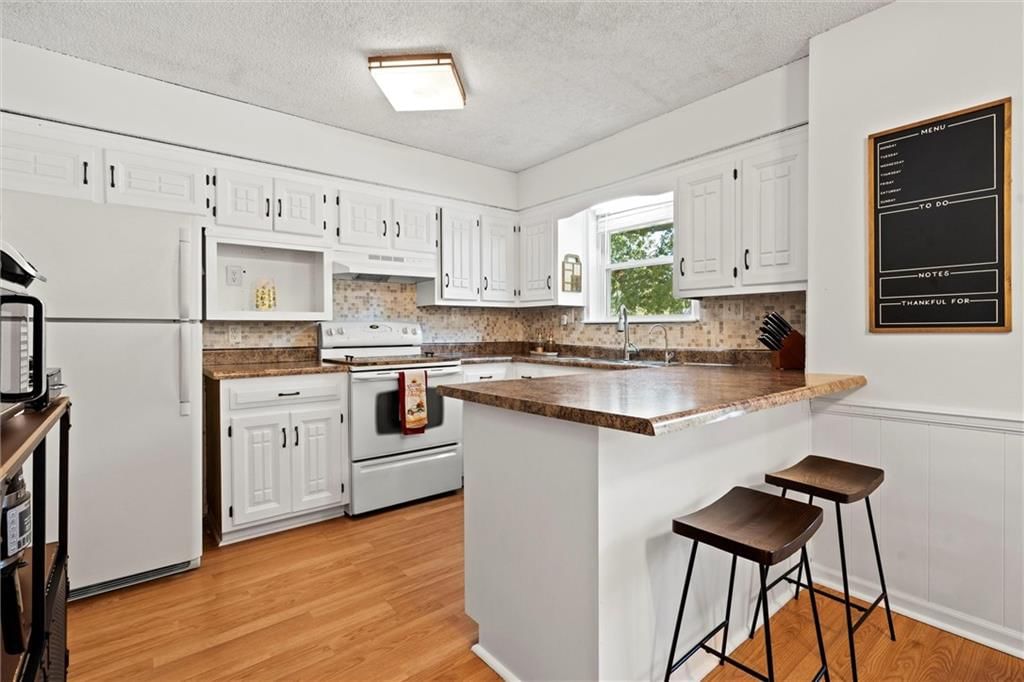 709 NE Thames Drive — photo 10