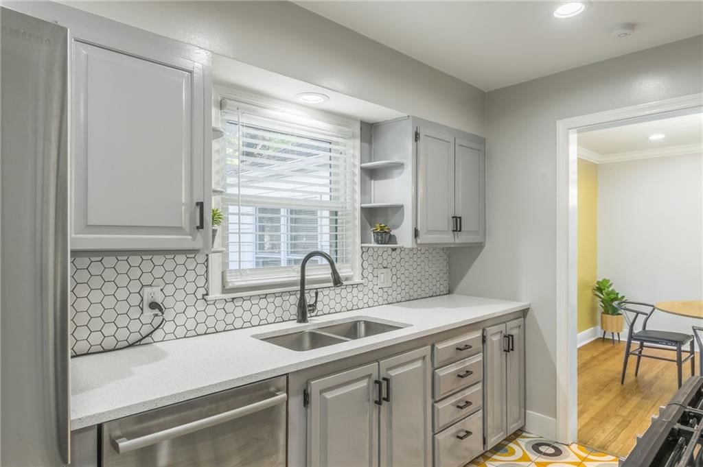 8819 Sleepy Hollow Road — photo 13