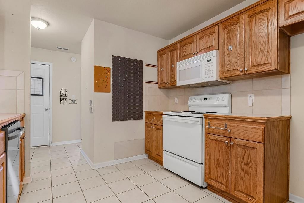 762 S Poplar Street — photo 12